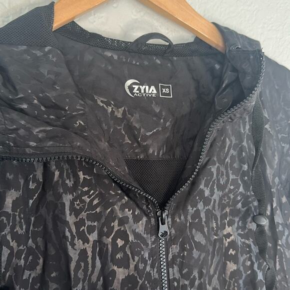 ZYIA Active Leopard Print Windbreaker Jacket Hoodie Full Zip Pockets Outdoors - Picture 2 of 9
